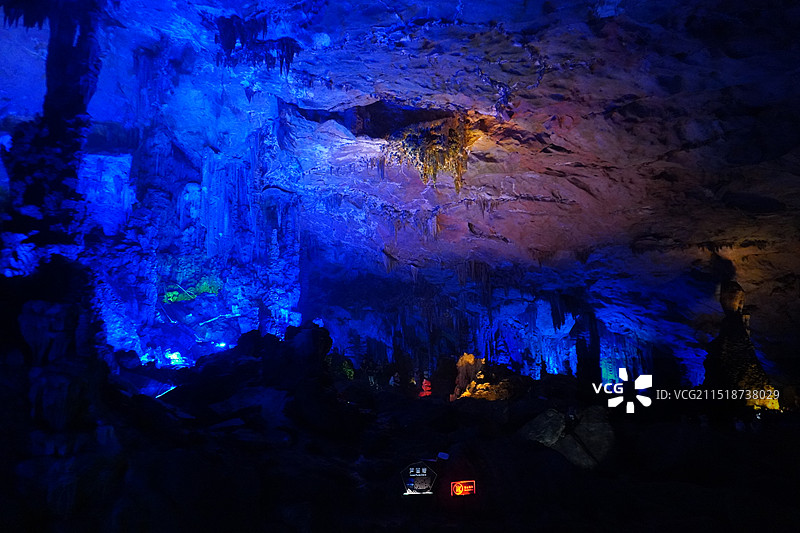 桂林芦笛岩国宾洞喀斯特地貌地下景观图片素材