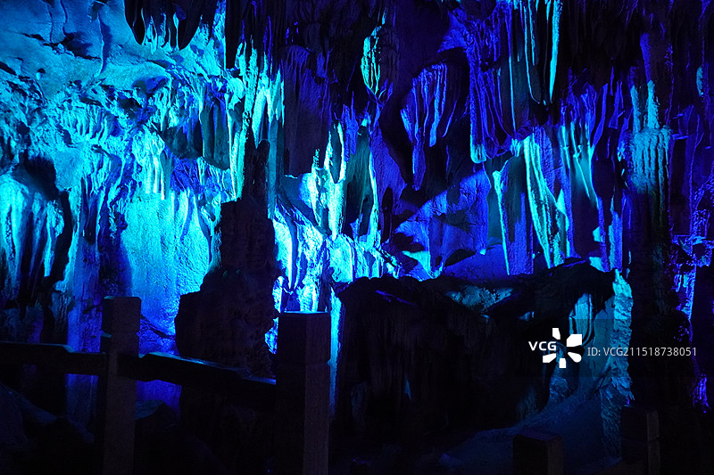 桂林芦笛岩国宾洞喀斯特地貌地下景观图片素材