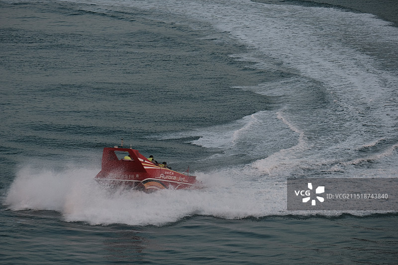 海浪与船图片素材