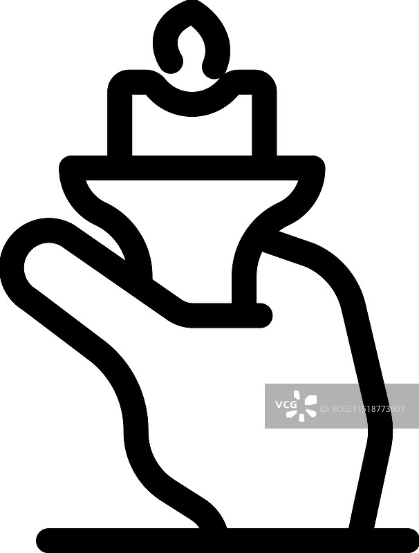 手持黑暗中燃烧的蜡烛图片素材