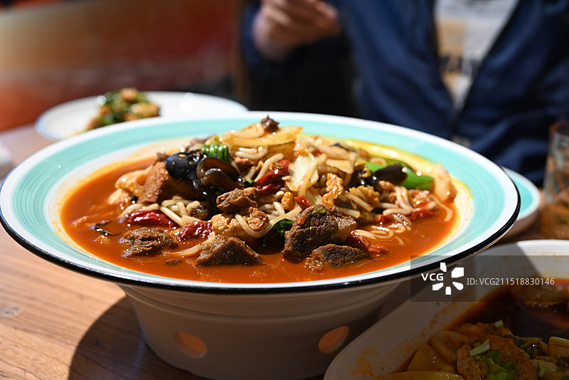 新疆美食 酸奶粽子 面肺子 串串 馕图片素材