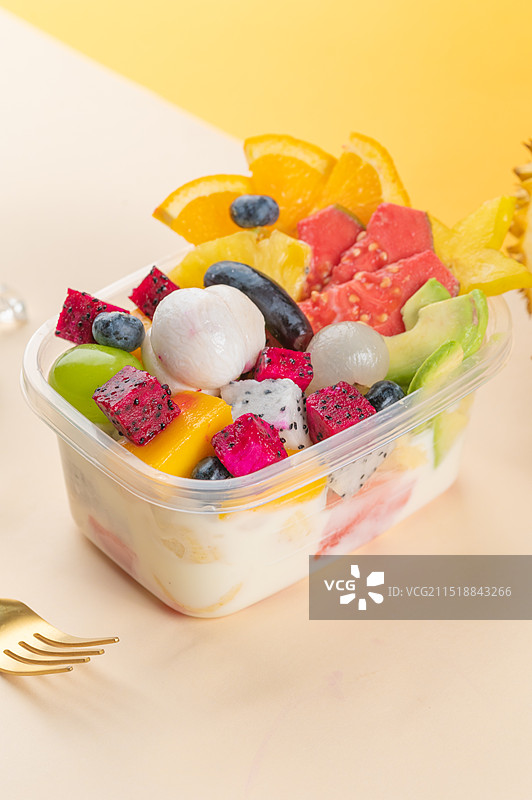 美味的酸奶水果捞图片素材