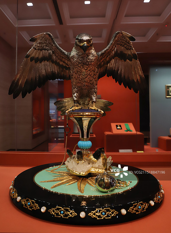 2016年1月沙特阿拉伯国王阿卜杜勒·阿齐兹赠习近平同志的铜雕猎鹰（国家礼品管理中心馆藏）图片素材