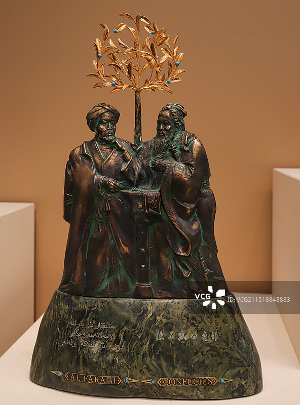 2011年6月哈萨克斯坦赠予中国的铜雕《智慧树》（国家礼品管理中心馆藏）图片素材