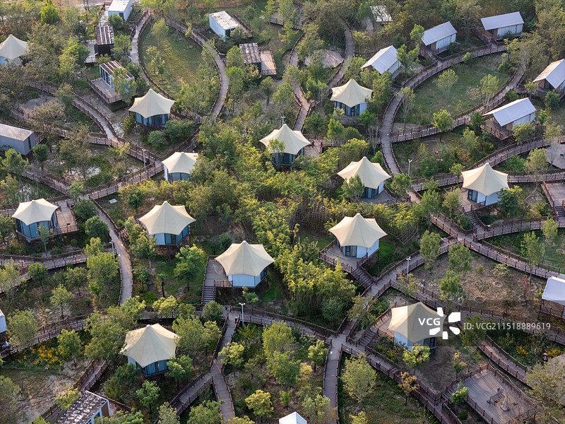 露营建筑群航拍视角图片素材