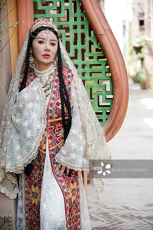 新疆喀什古城维尔尔族服装旅拍图片素材