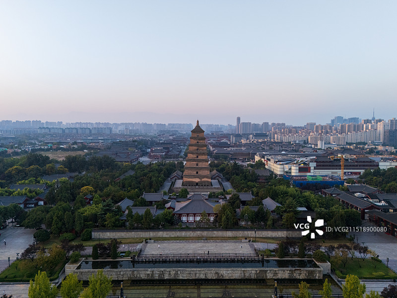 西安大雁塔正面高视角图片素材
