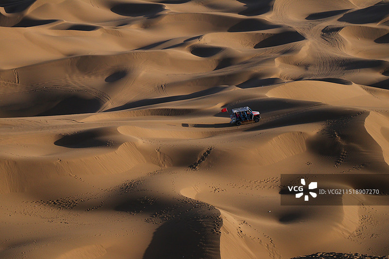 沙漠越野图片素材