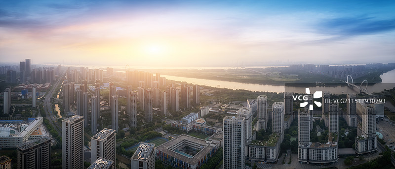 航拍日落下的南京全景图片素材