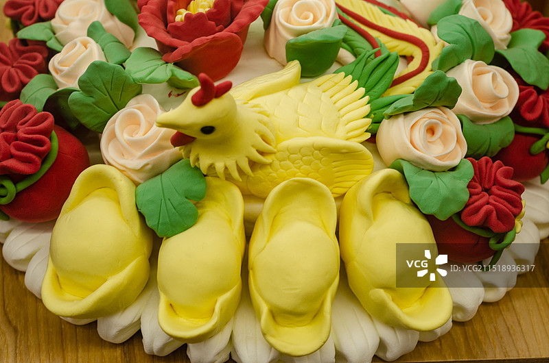 山东青岛胶东特色民俗美食，庆贺女孩满月周岁的凤凰造型的胶东花馍图片素材