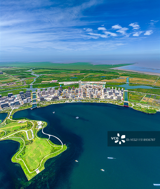 滴水湖金融湾长租公寓 环湖而建的圆形城市：上海临港新城滴水湖图片素材