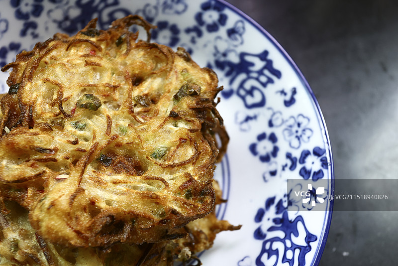 一盘家常小吃萝卜丝饼油墩子图片素材