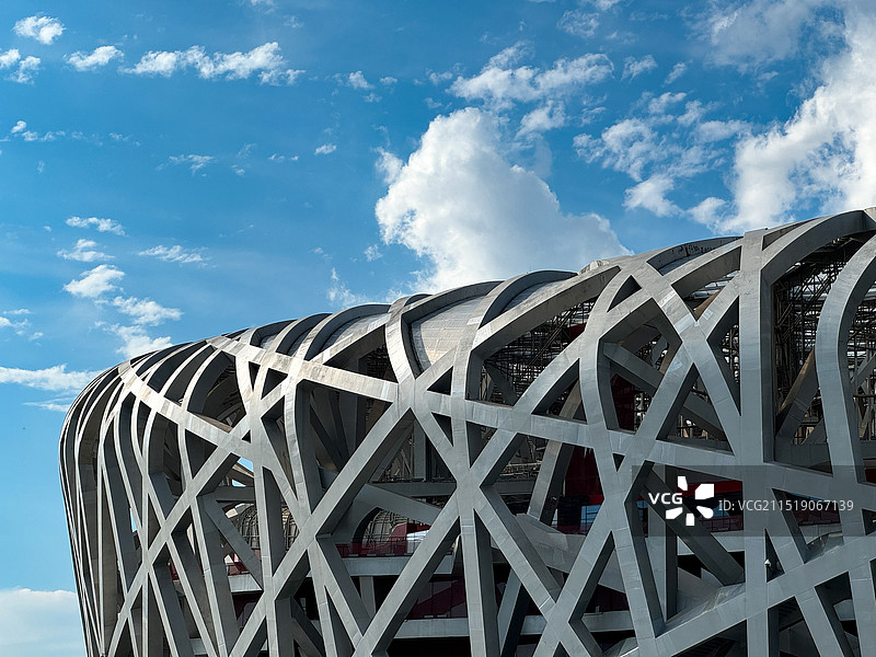 蓝天白云下的鸟巢钢结构 国家体育场图片素材