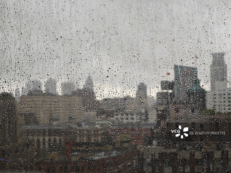 上海进去台风季暴雨雷电降水发大水图片素材