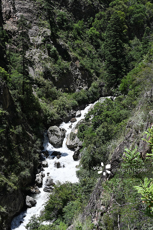 云南省迪庆州德庆县雨崩村-雨崩尼农大峡谷图片素材