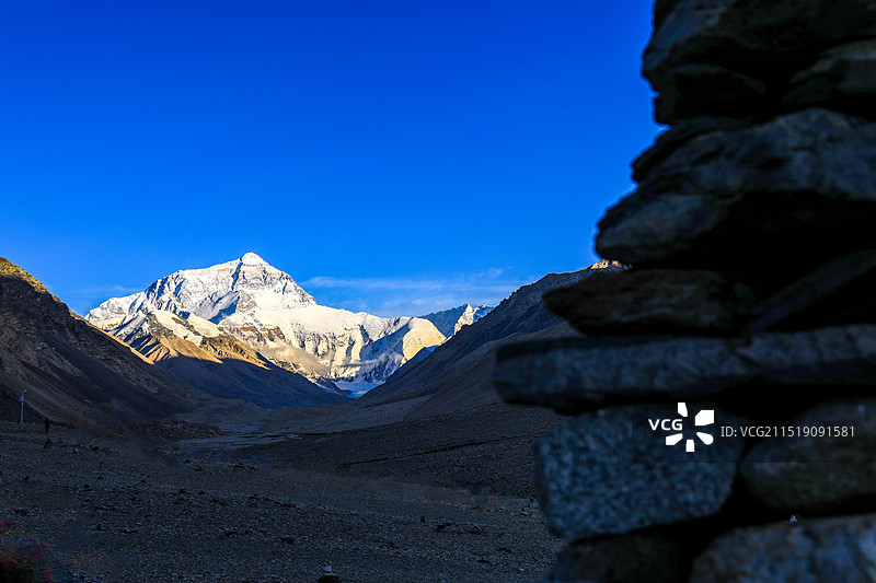 珠穆朗玛峰玛尼堆图片素材