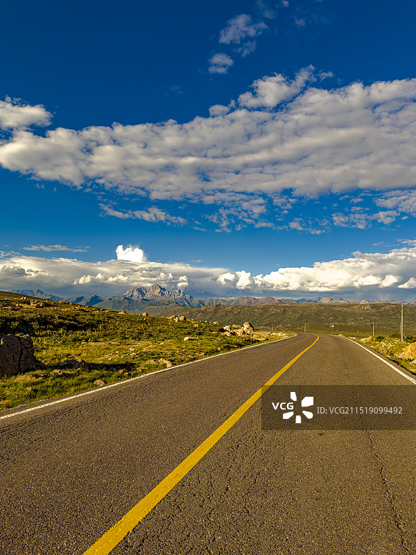 通往远方的天路图片素材