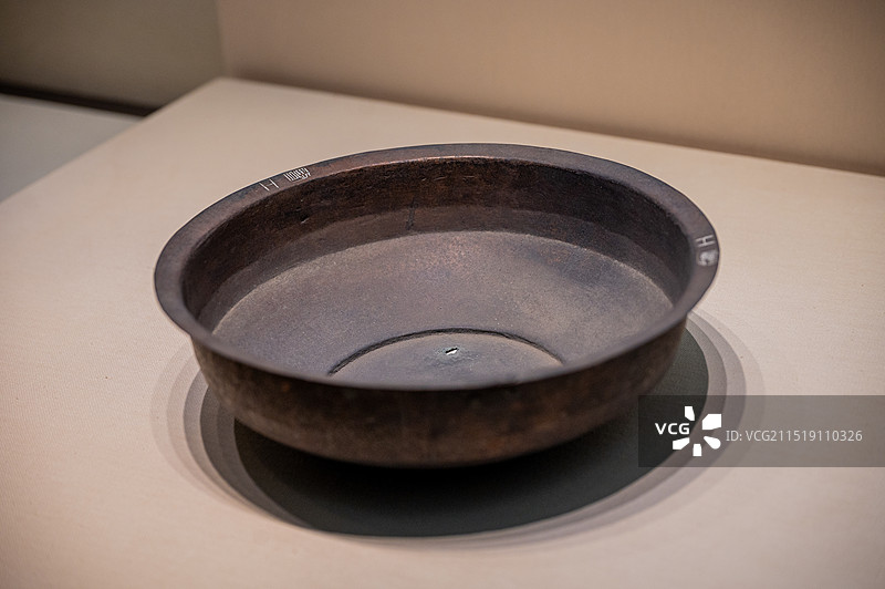 河北博物院 满城汉墓展厅 西汉 “医工”铜盆（复制）图片素材