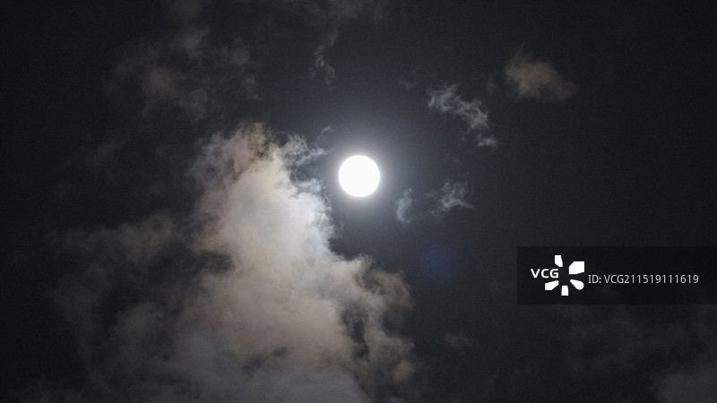 中秋节满月 月亮云彩图片素材