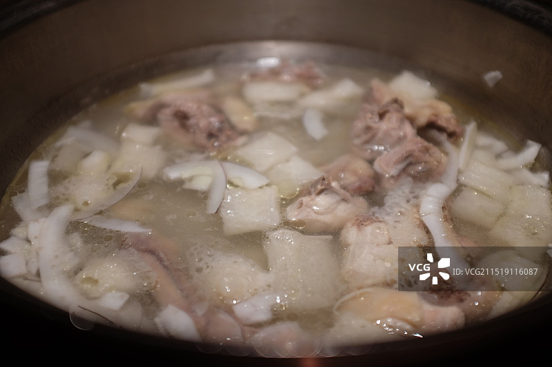 碗里椰子鸡的特写镜头图片素材