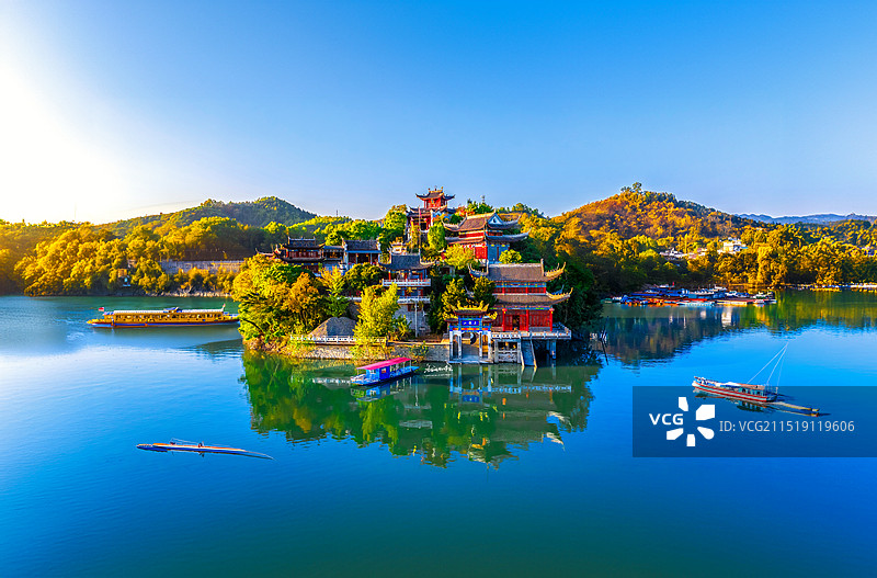 流水镇湖寺庙图片素材