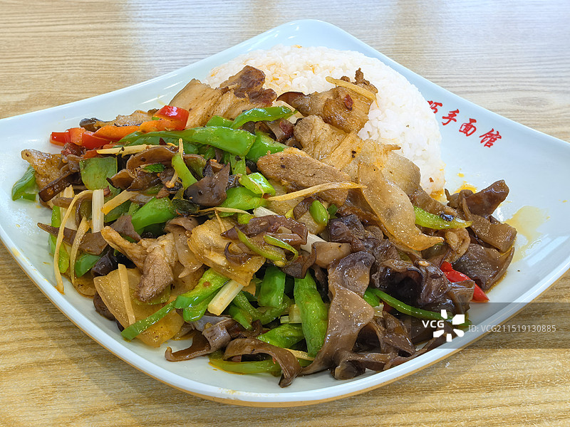 回锅肉盖饭图片素材