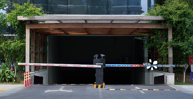 地下停车场入口图片素材