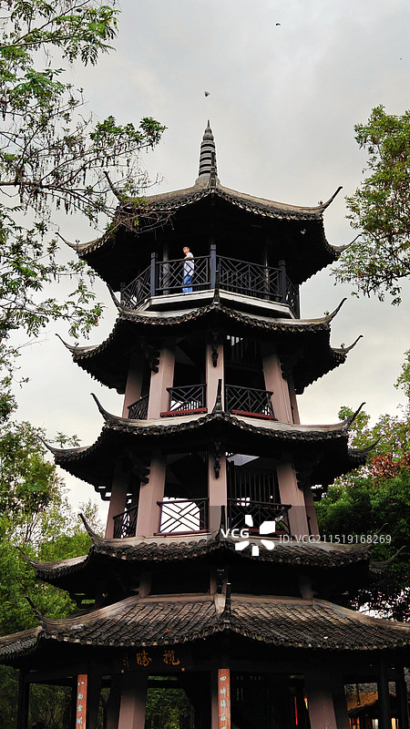 暴风雨前的杭州西溪湿地公园的河渚塔图片素材