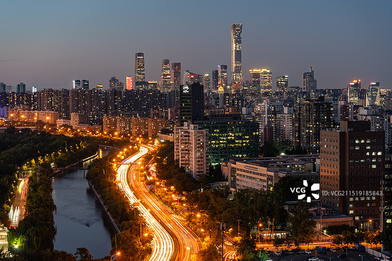 京城小S弯夜景车轨图片素材