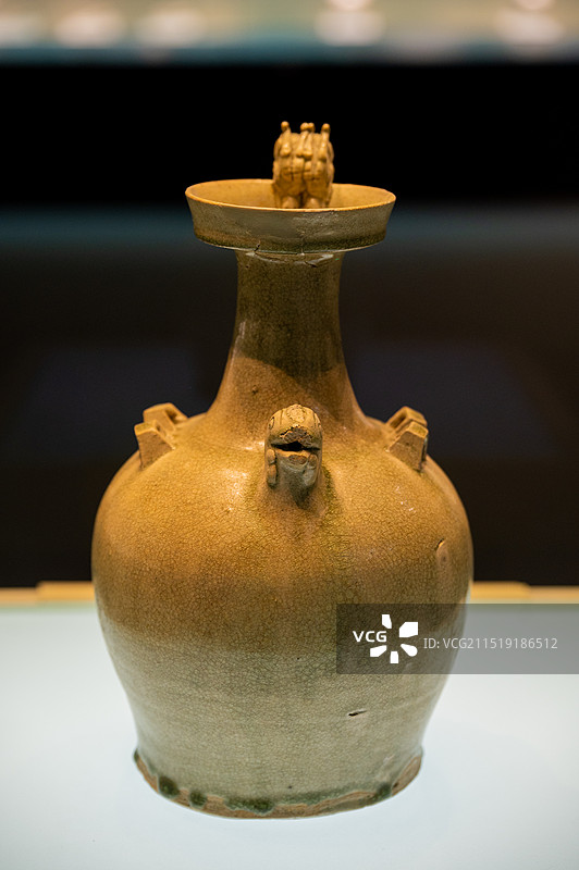 河北博物院 名窑名瓷 北朝 青釉龙柄鸡首壶图片素材