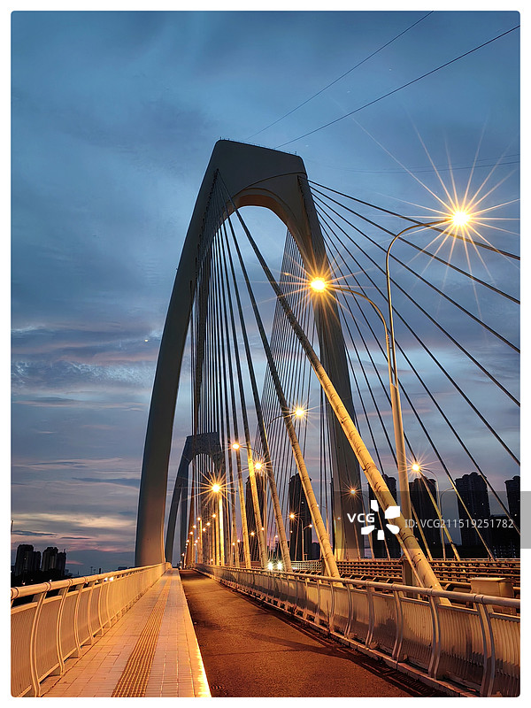 拂晓时分的青山大桥图片素材