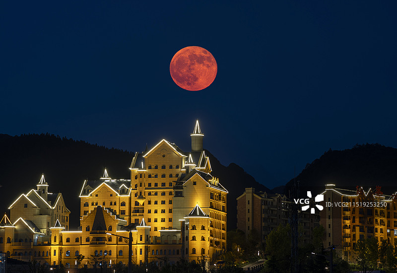 仙女山超级大月亮图片素材