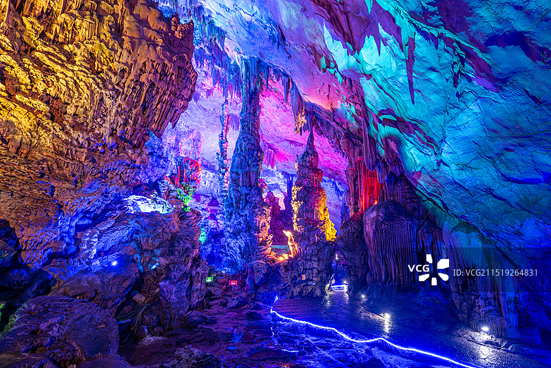 广西桂林芦笛岩溶洞图片素材