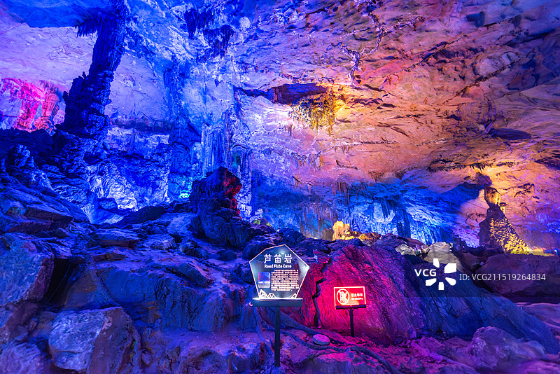 广西桂林芦笛岩溶洞图片素材