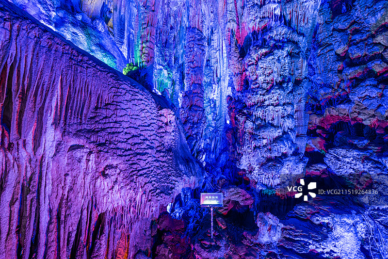 广西桂林芦笛岩溶洞图片素材