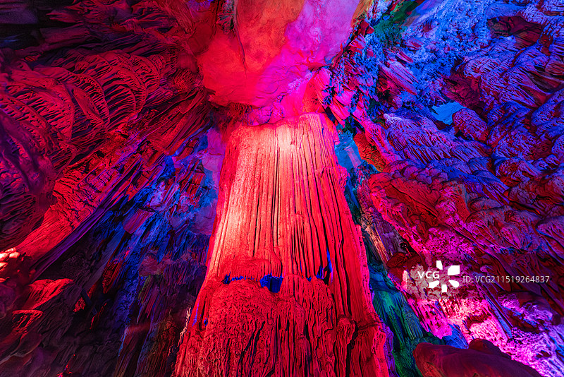 广西桂林芦笛岩溶洞图片素材