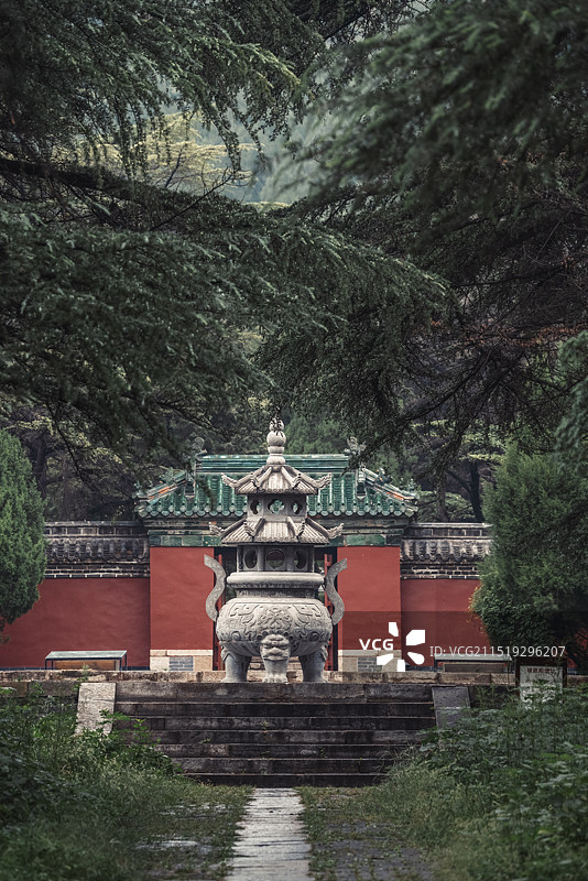 山东济宁邹城 明鲁王陵香炉图片素材