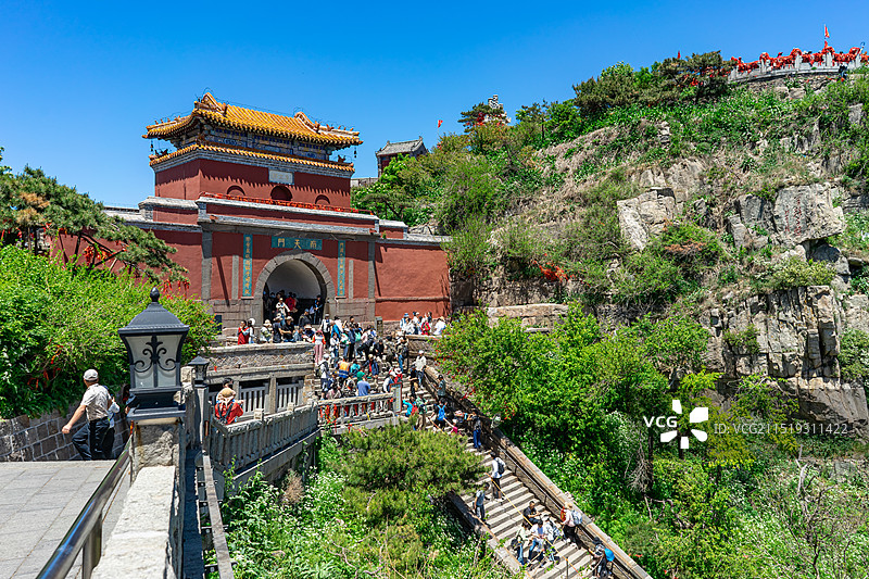 中国自然风光拍摄主题，山东省泰安泰山风景区，玉皇顶陡峭的十八盘南天门，户外白昼无人图像摄影图片素材