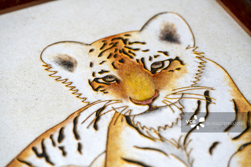 景泰蓝掐丝珐琅画老虎工艺美术图片素材