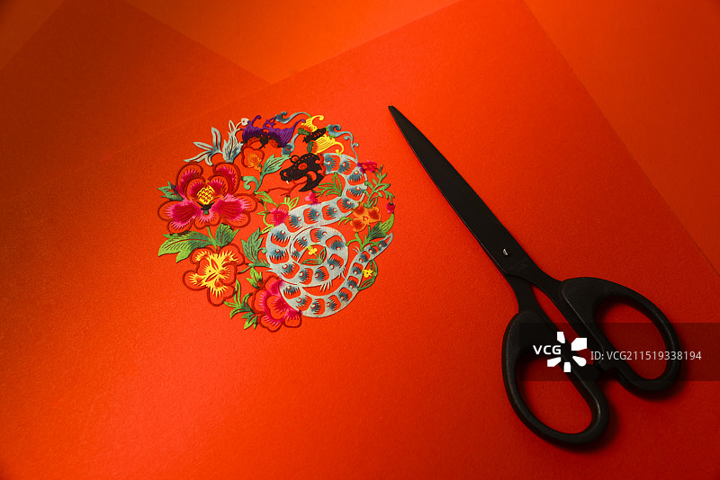 蛇年春节剪纸红色喜庆祝福过年图片素材