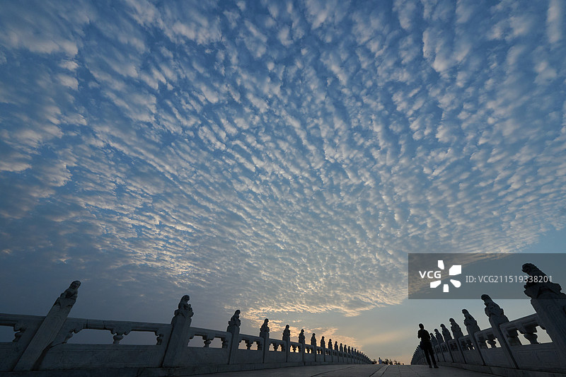 颐和园上空的鱼鳞云图片素材