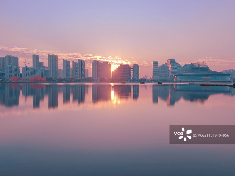 《日落时的东湖风光》图片素材