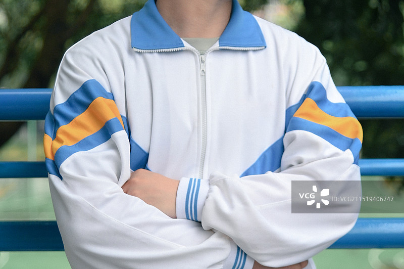 即将高考的穿着校服的男高中生图片素材