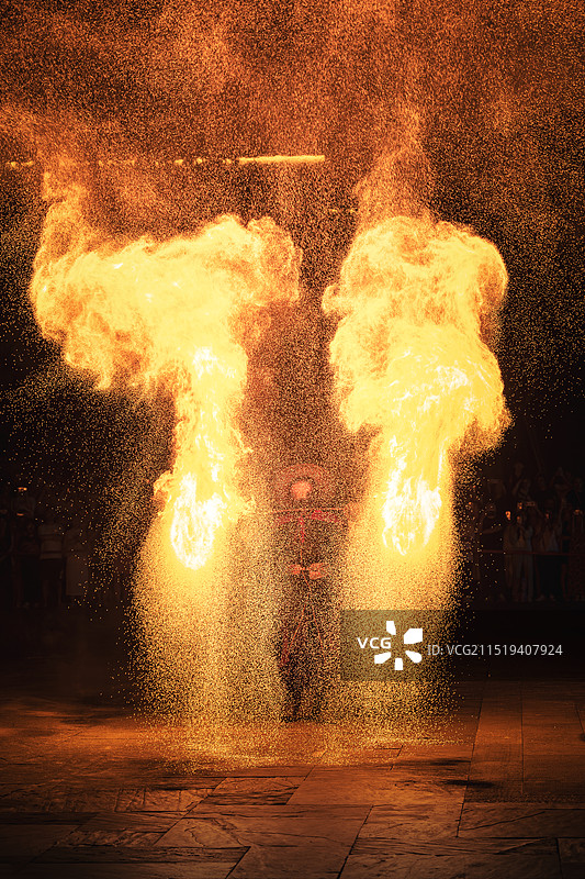 火龙腾飞时图片素材