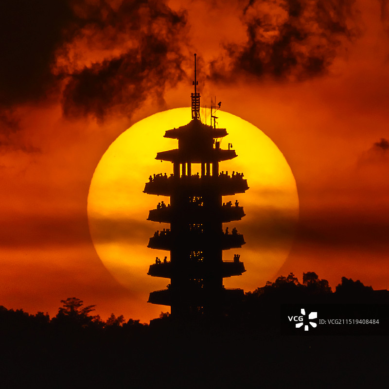 重庆鹅岭公园瞰胜楼落日图片素材