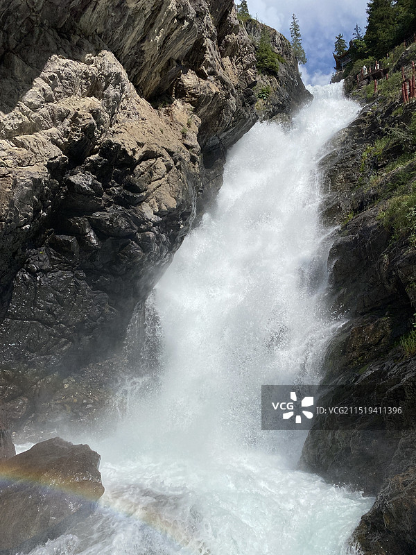 天山飞龙潭瀑布图片素材
