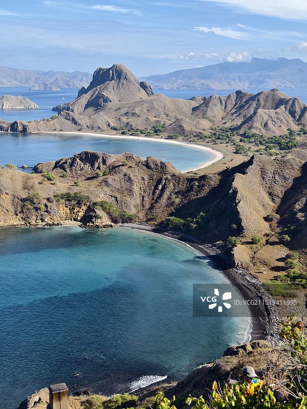 科莫多山和粉色沙滩图片素材