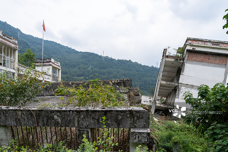 四川汶川特大地震漩口中学遗址图片素材