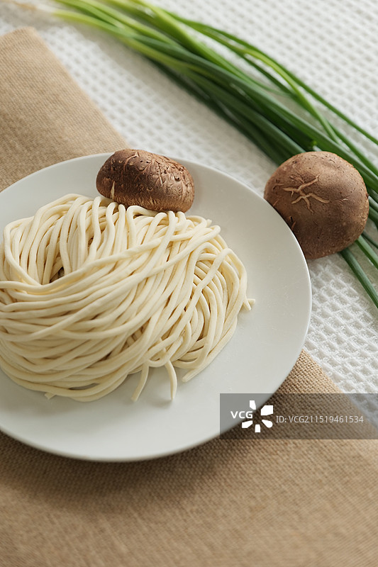 竖图新鲜面条食材图片素材