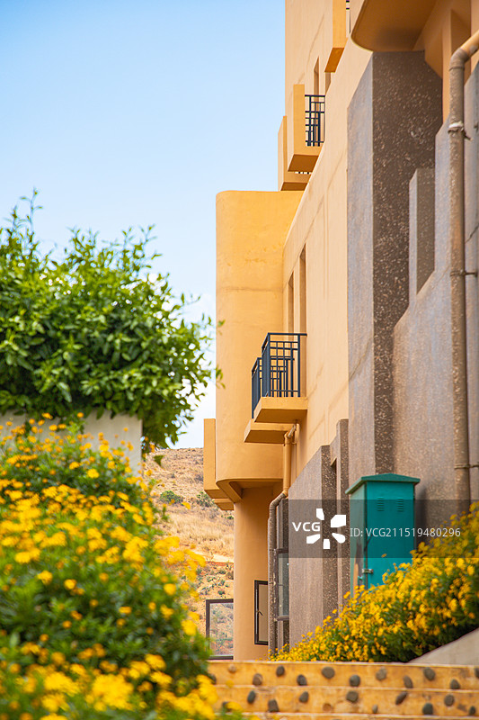 云南省大理市理想邦-蓝天下的建筑景观图片素材